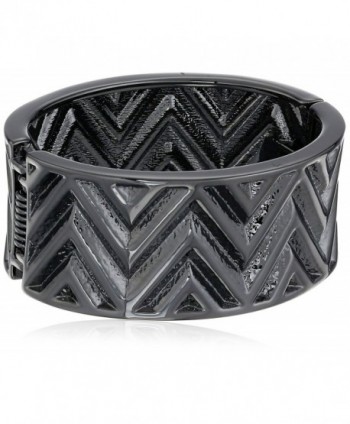 GUESS Womens Chevron Stripe Wide Stretch Bracelet - Hematite - C511K1D9DVZ